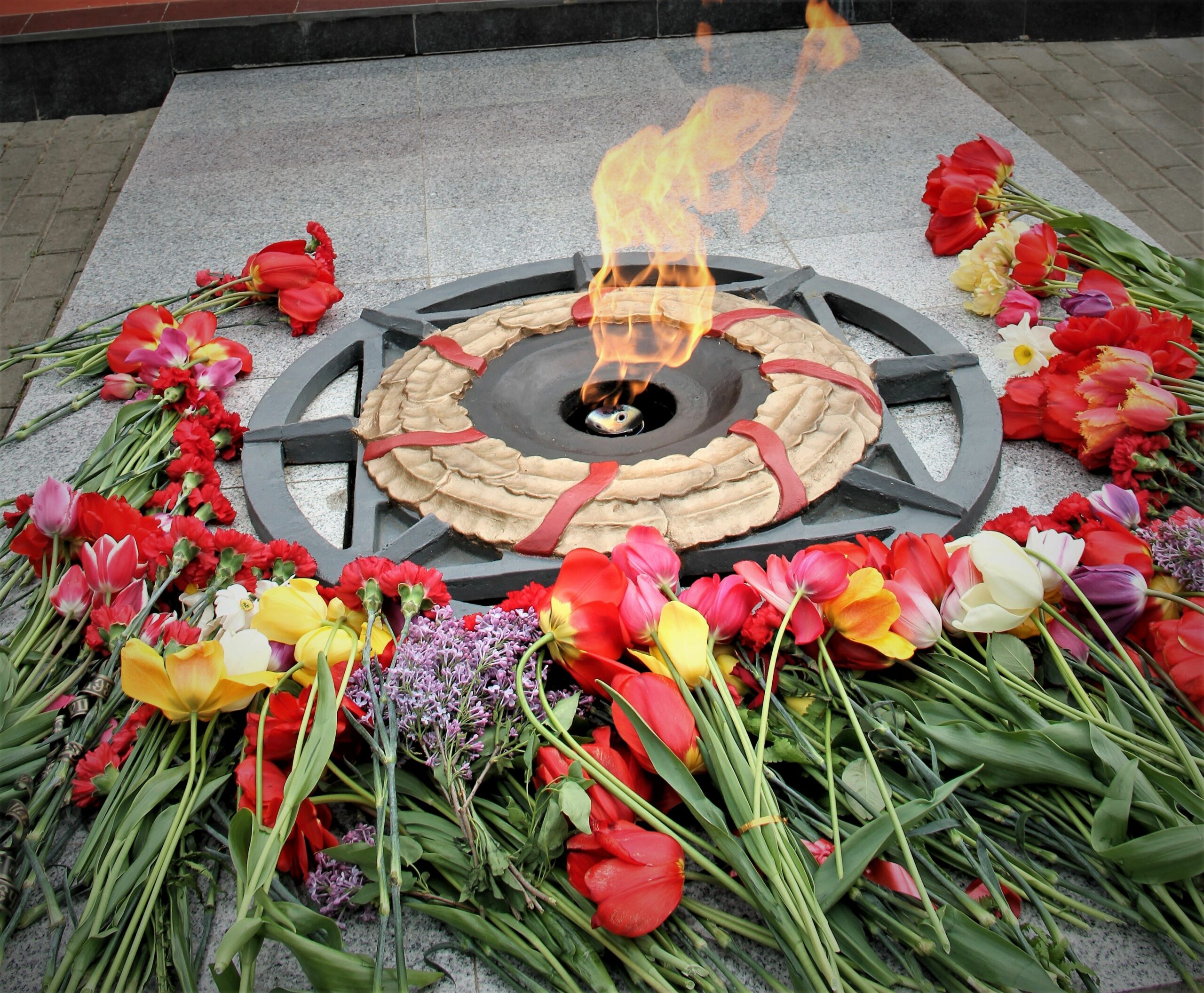 Вечной памяти свет зажегся в Хиславичах | 07.05.2024 | Хиславичи -  БезФормата